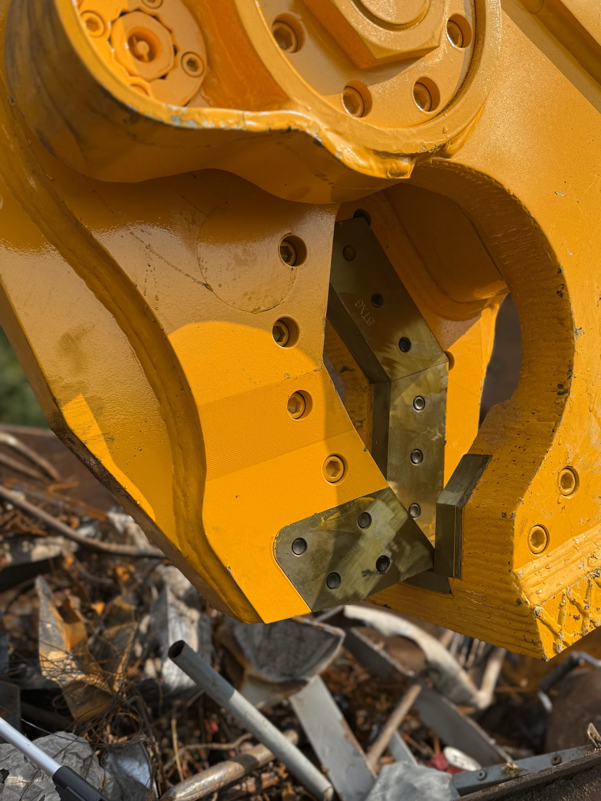 SH1000 detail closed jaw SH1000 demolition shears, close up of jaw
