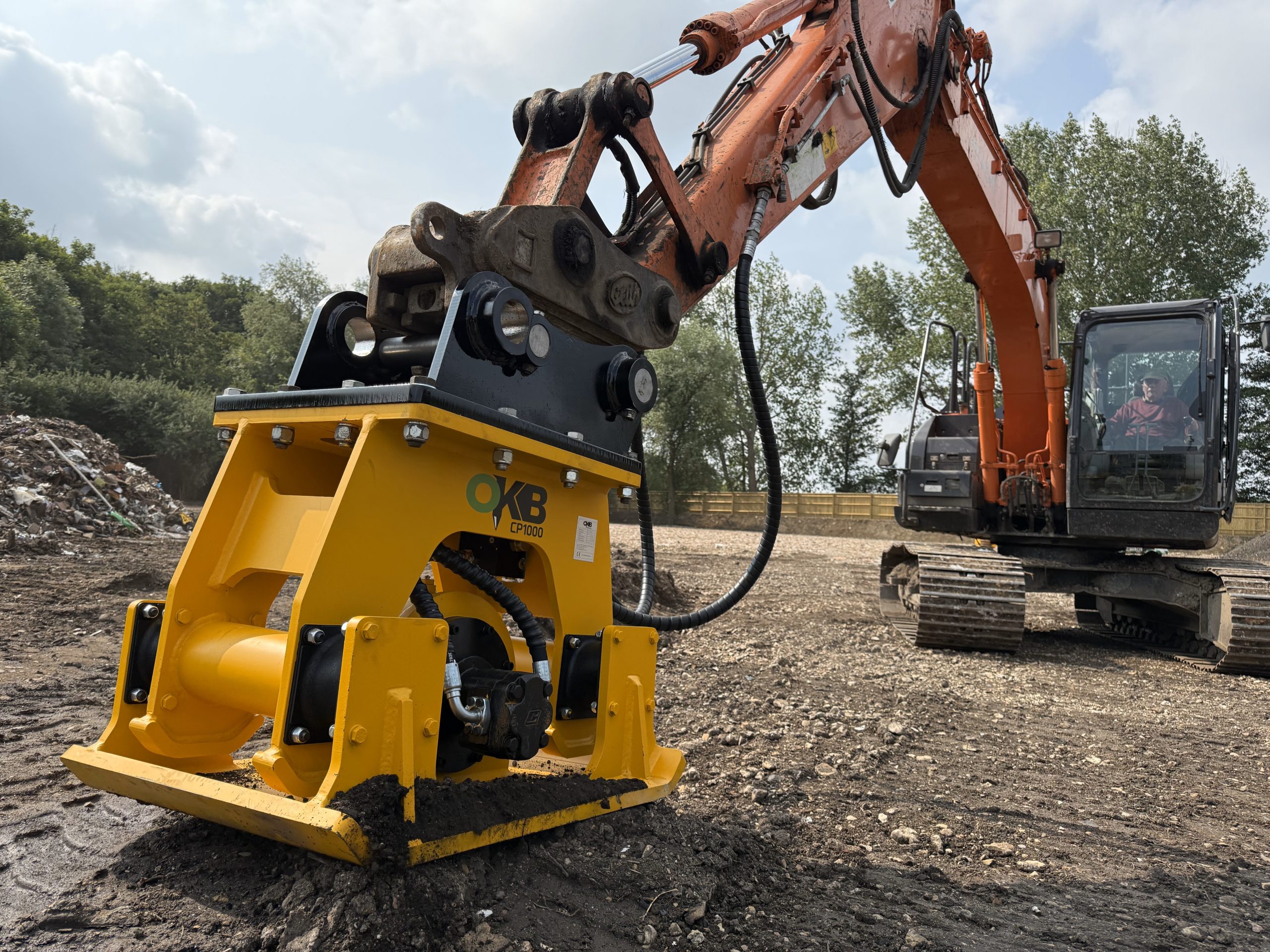 CP1000 close with excavator CP1000 close with excavator